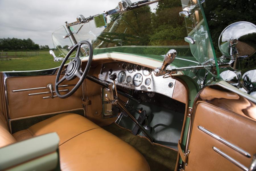 Интерьер Duesenberg J451/2468 Tourster LWB by Derham 1931 года  (фото 4 из 17)